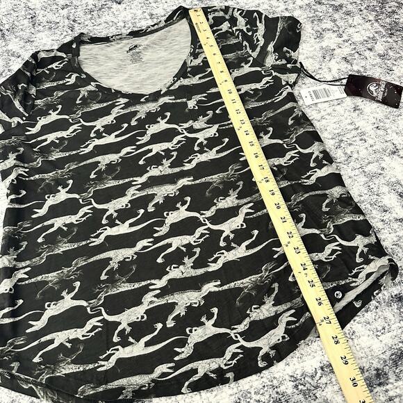 Torrid Size 1 Jurassic World Dinosaur Print V-Neck Pocket T-Shirt Top NEW NWT - Picture 7 of 9